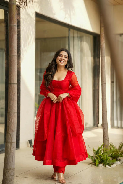 Elegant Thread Work Soft Tabby Kurta Pant Dupatta Set