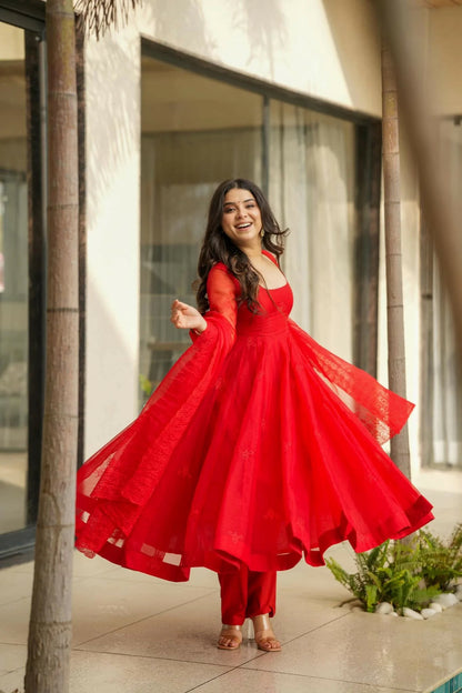 Elegant Thread Work Soft Tabby Kurta Pant Dupatta Set