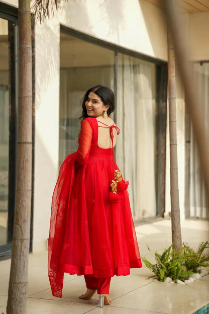 Elegant Thread Work Soft Tabby Kurta Pant Dupatta Set