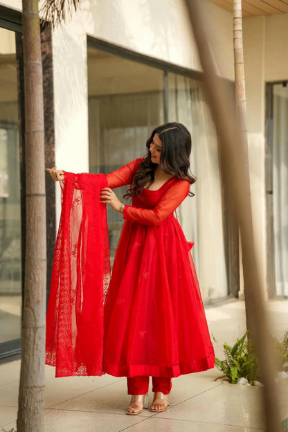 Elegant Thread Work Soft Tabby Kurta Pant Dupatta Set